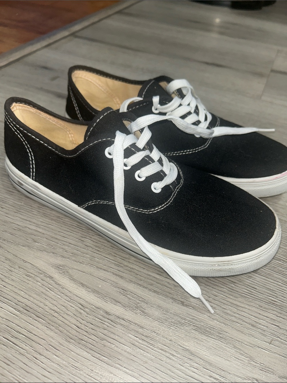 SOLE MATES Black Canvas Lace-Up Sneakers with White Soles sizd 8